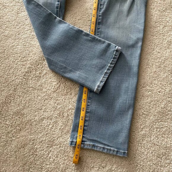 NWT Levi's 724 High Rise Slim Straight Distressed Jeans 27/32 Light Wash - Picture 13 of 13